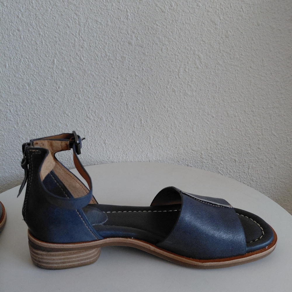 New without box  Soft Faxyn Womens Ankle Straps Stacked Heel Leather Sandals - Picture 7 of 16